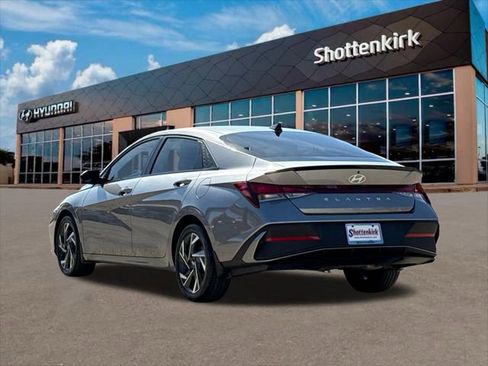 Certified 2025 Hyundai Elantra Sport image 8