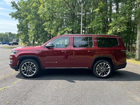 Certified 2025 Jeep Wagoneer Series III w/ Premium Group I AWD/4WD image 6