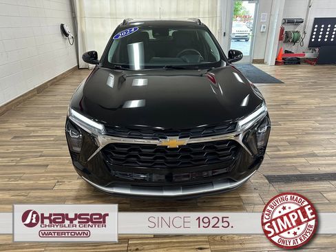 Used 2024 Chevrolet Trax LT image 7