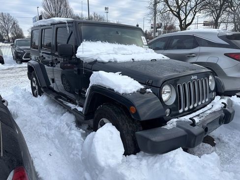 Used 2018 Jeep Wrangler Unlimited Sahara w/ Connectivity Group image 3