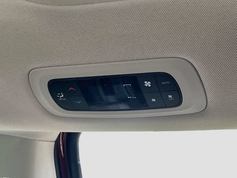 Used 2020 Chrysler Pacifica Touring-L Plus w/ Advanced Safetytec Group FWD image 26
