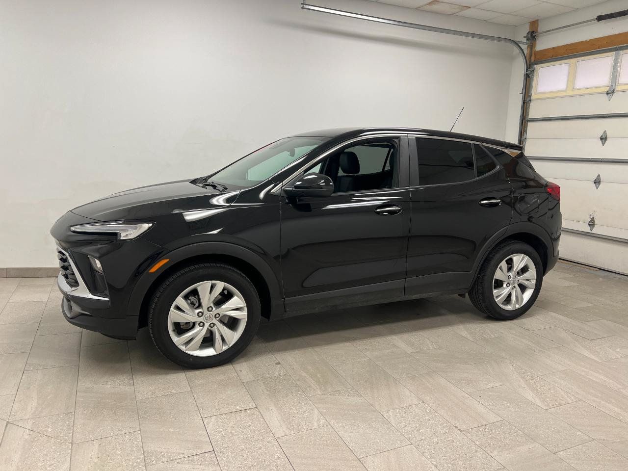 Used 2025 Buick Encore GX Preferred FWD image 2