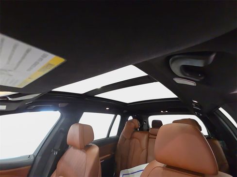 Certified 2023 BMW X7 M60i w/ Executive Package image 25