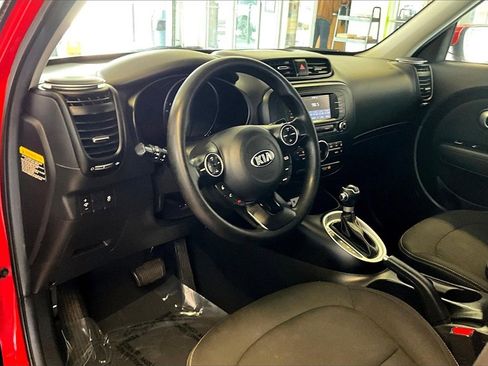 Used 2017 Kia Soul + image 15