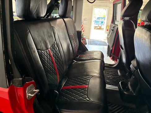 Used 2014 Jeep Wrangler Unlimited Rubicon w/ Connectivity Group AWD/4WD image 42