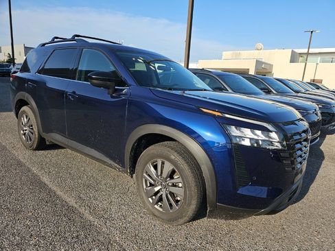 Used 2026 Nissan Pathfinder SV AWD/4WD image 2