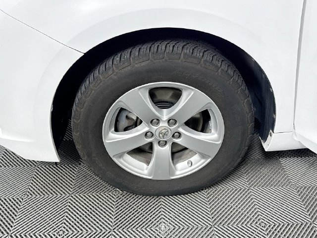 Used 2011 Toyota Sienna LE FWD image 4