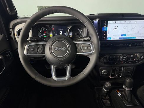 Used 2025 Jeep Wrangler Unlimited Sahara AWD/4WD image 14