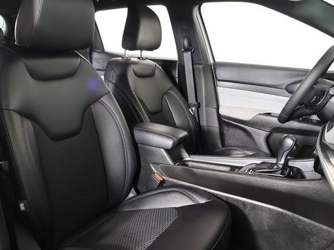 Used 2025 Jeep Compass Latitude AWD/4WD image 27