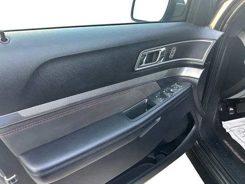 Used 2019 Ford Explorer XLT w/ Equipment Group 202A FWD image 10