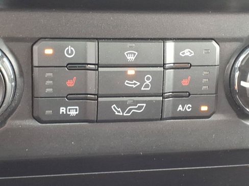 Used 2017 Ford F150 XLT w/ Equipment Group 302A Luxury AWD/4WD image 18