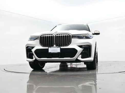 Used 2021 BMW X7 M50i w/ Dynamic Handling Package AWD/4WD image 52