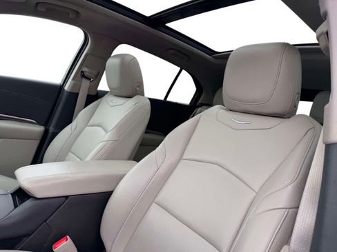 Used 2022 Cadillac XT4 Luxury w/ Cold Weather Package AWD/4WD image 11