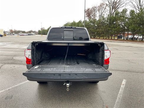 Used 2020 Nissan Titan SL image 20