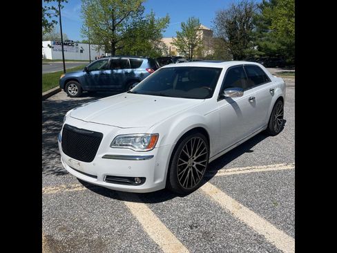Used 2011 Chrysler 300 C image 1
