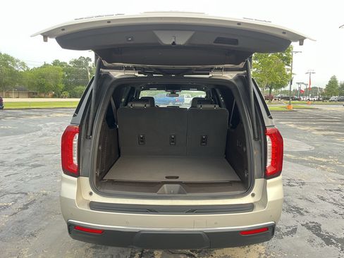 Used 2021 GMC Yukon XL SLT w/ SLT Luxury Package AWD/4WD image 11