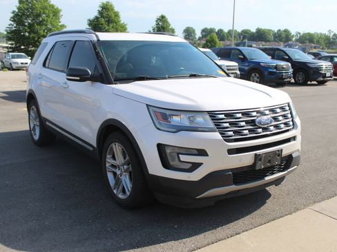 Used 2016 Ford Explorer XLT w/ Equipment Group 202A FWD image 8