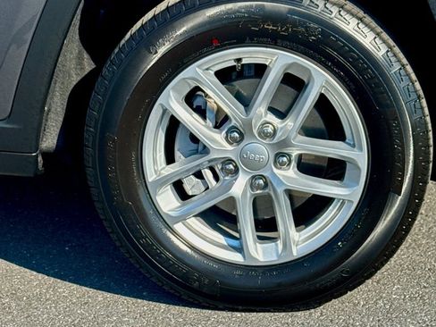 New 2025 Jeep Grand Cherokee Laredo image 24