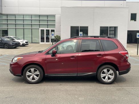 Used 2015 Subaru Forester 2.5i Premium w/ All-Weather Package AWD/4WD image 2