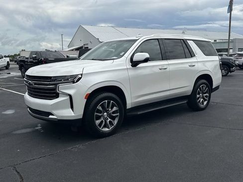 Certified 2022 Chevrolet Tahoe LT w/ Luxury Package AWD/4WD image 4