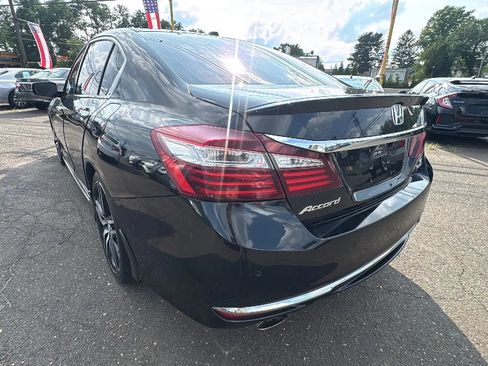 Used 2016 Honda Accord Touring image 7
