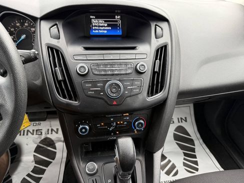 Used 2017 Ford Focus SE FWD image 19