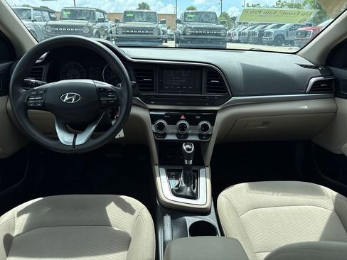 Used 2019 Hyundai Elantra SE FWD image 5