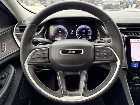 Used 2023 Jeep Grand Cherokee Limited w/ Black Appearance Package image 14