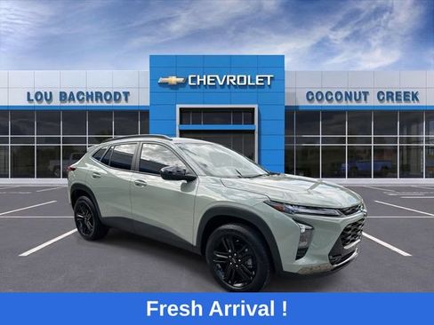 Used 2025 Chevrolet Trax ACTIV w/ Driver Confidence Package FWD image 2