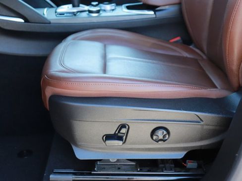 Used 2023 Alfa Romeo Stelvio Ti AWD/4WD image 11