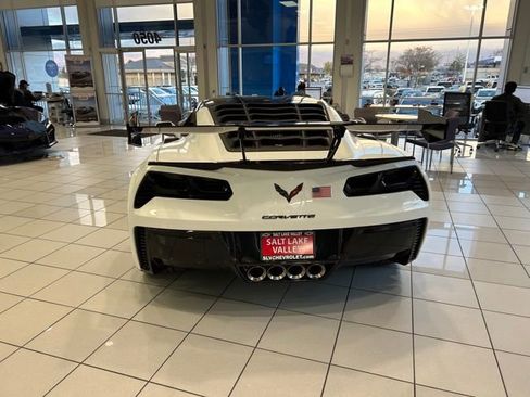 Used 2016 Chevrolet Corvette Z06 w/ 3LZ Preferred Equipment Group image 10