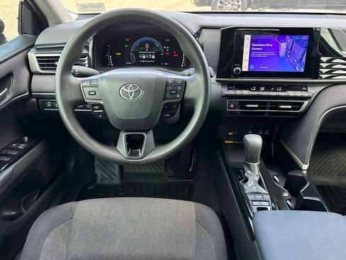 Used 2025 Toyota Camry LE FWD image 9