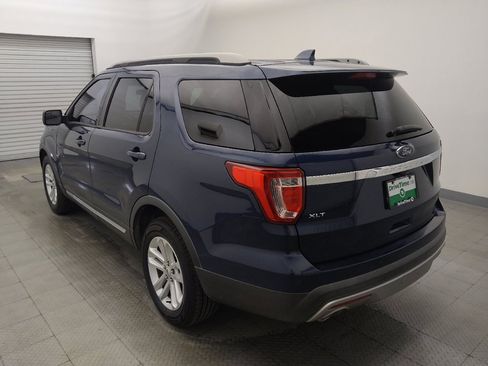 Used 2017 Ford Explorer XLT FWD image 5