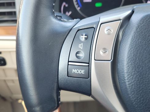 Used 2015 Lexus ES 300h image 29