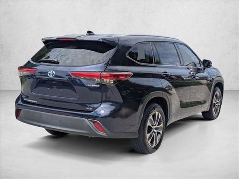Used 2022 Toyota Highlander XLE FWD image 5