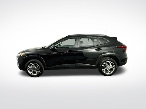 Used 2025 Chevrolet Trax LT FWD image 5