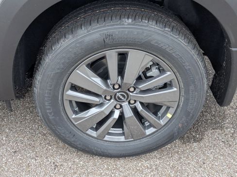 New 2025 Nissan Pathfinder SV image 10