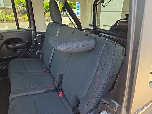 Used 2026 Jeep Wrangler Unlimited Rubicon AWD/4WD image 42