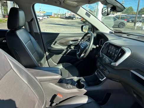Used 2024 GMC Terrain SLT image 31