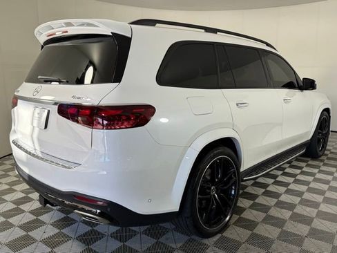 Used 2025 Mercedes-Benz GLS 580 4MATIC image 9