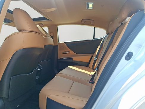 Used 2025 Lexus ES 350 w/ Premium Package FWD image 8