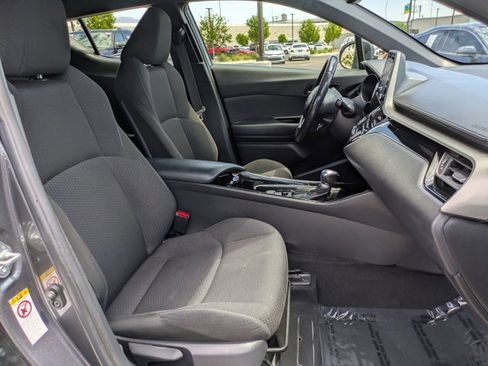 Used 2019 Toyota C-HR XLE FWD image 17