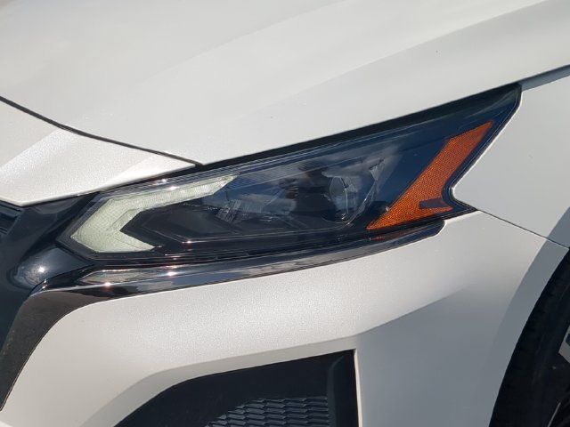 Used 2024 Nissan Altima 2.5 SR w/ SR Premium Package FWD image 10
