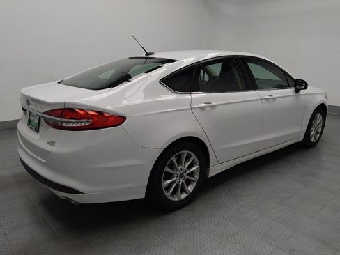 Used 2017 Ford Fusion SE image 10