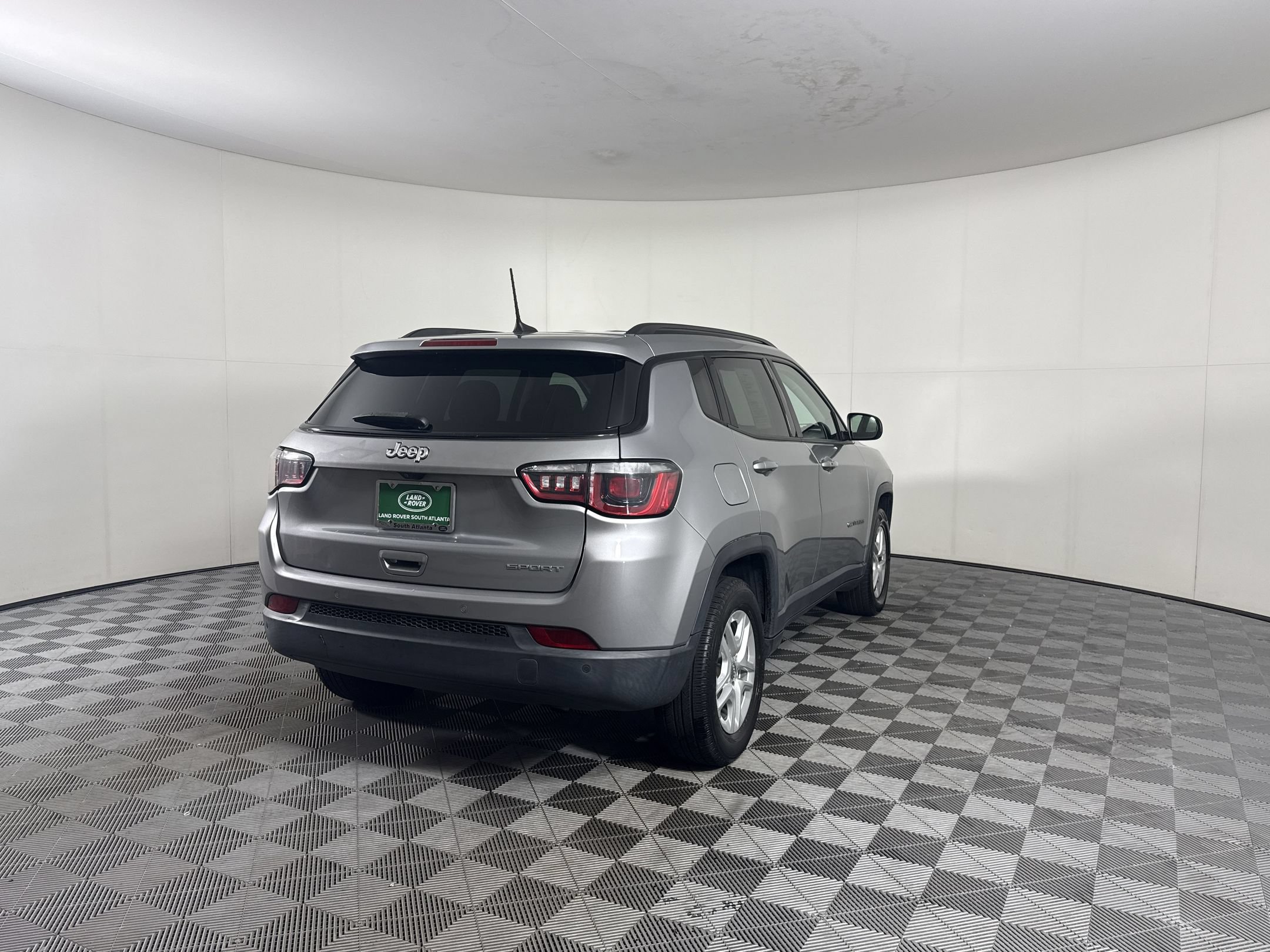 Used 2018 Jeep Compass Sport w/ Tech Group FWD image 9