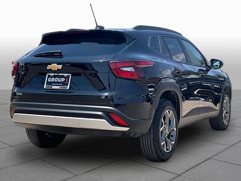 Used 2025 Chevrolet Trax LT FWD image 13