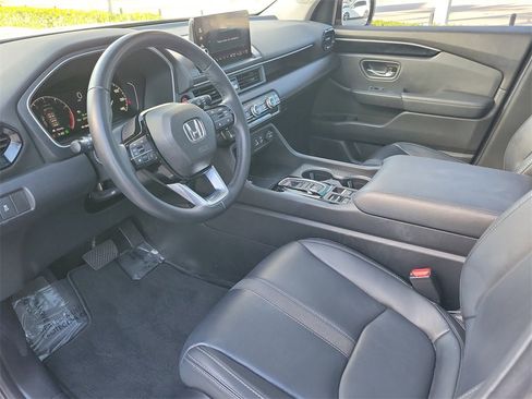 Used 2023 Honda Pilot Touring image 14