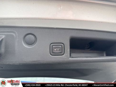 Used 2020 Chevrolet Equinox LT w/ Driver Convenience Package image 30