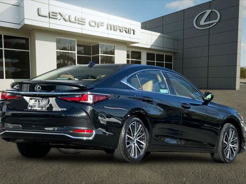 Used 2025 Lexus ES 300h w/ Premium Package image 9