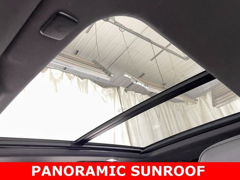 Certified 2024 Chevrolet Suburban Z71 w/ Luxury Package image 5